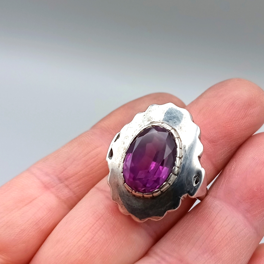Signed Vintage Silver Ring with a Gorgeous Amethyst stone in size 10